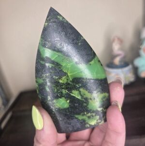 Green Opal Teardrop Does Not Stand